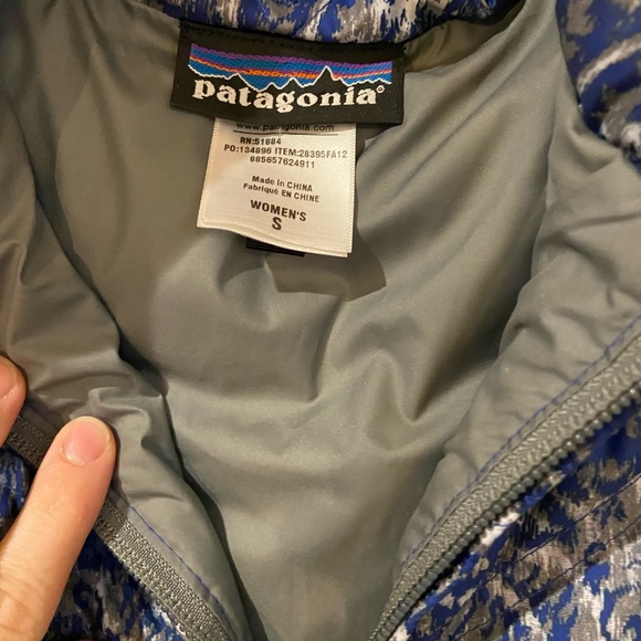 Women’s Patagonia Puffer Fill Zip Blue/Gray Print Hooded Vest Size Small - Picture 4 of 5